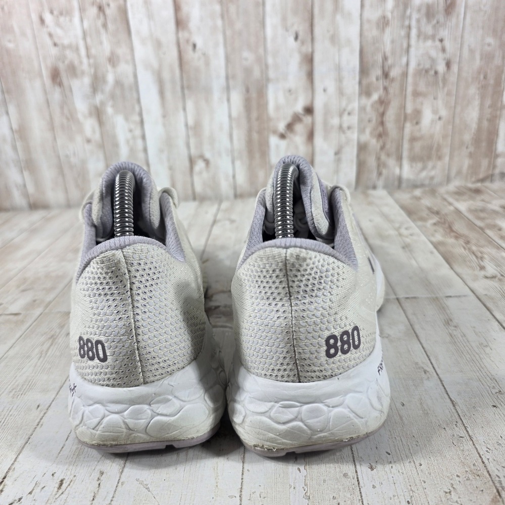 New Balance Fresh Foam 880 v11 Womens Running Shoes Cream Purple W880B11 Size 9 - Picture 3 of 8